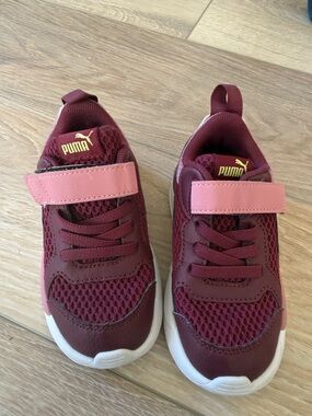 Toddler Girls Puma Shoes - Size 9